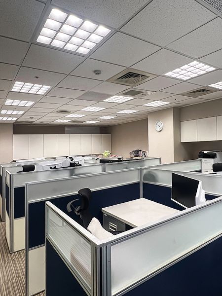 晟鑫照明輕鋼架節能型辦公室燈具安裝專案